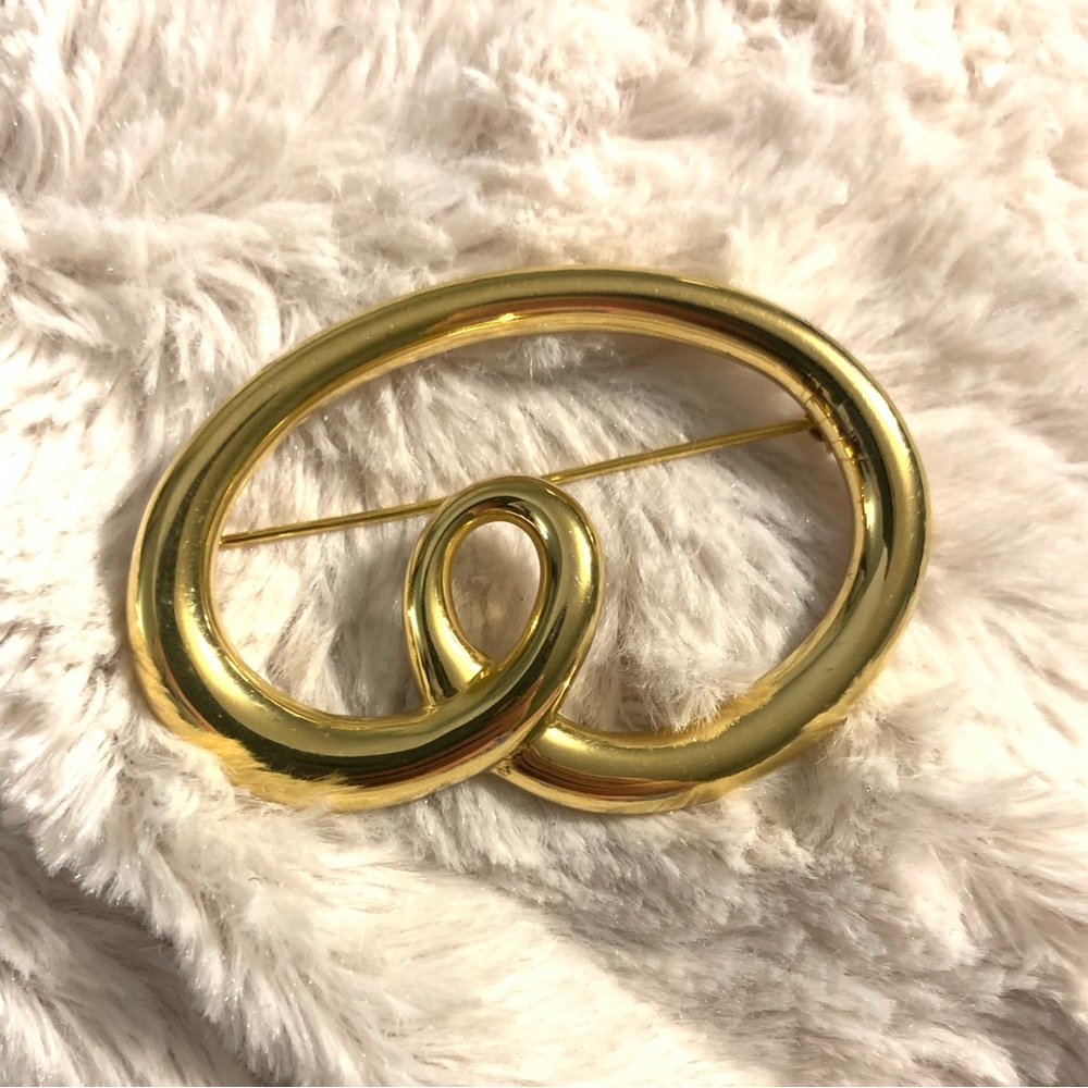 Vintage Gold Tone Metal Monet Loop Brooch